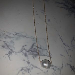 Delicate pearl necklace